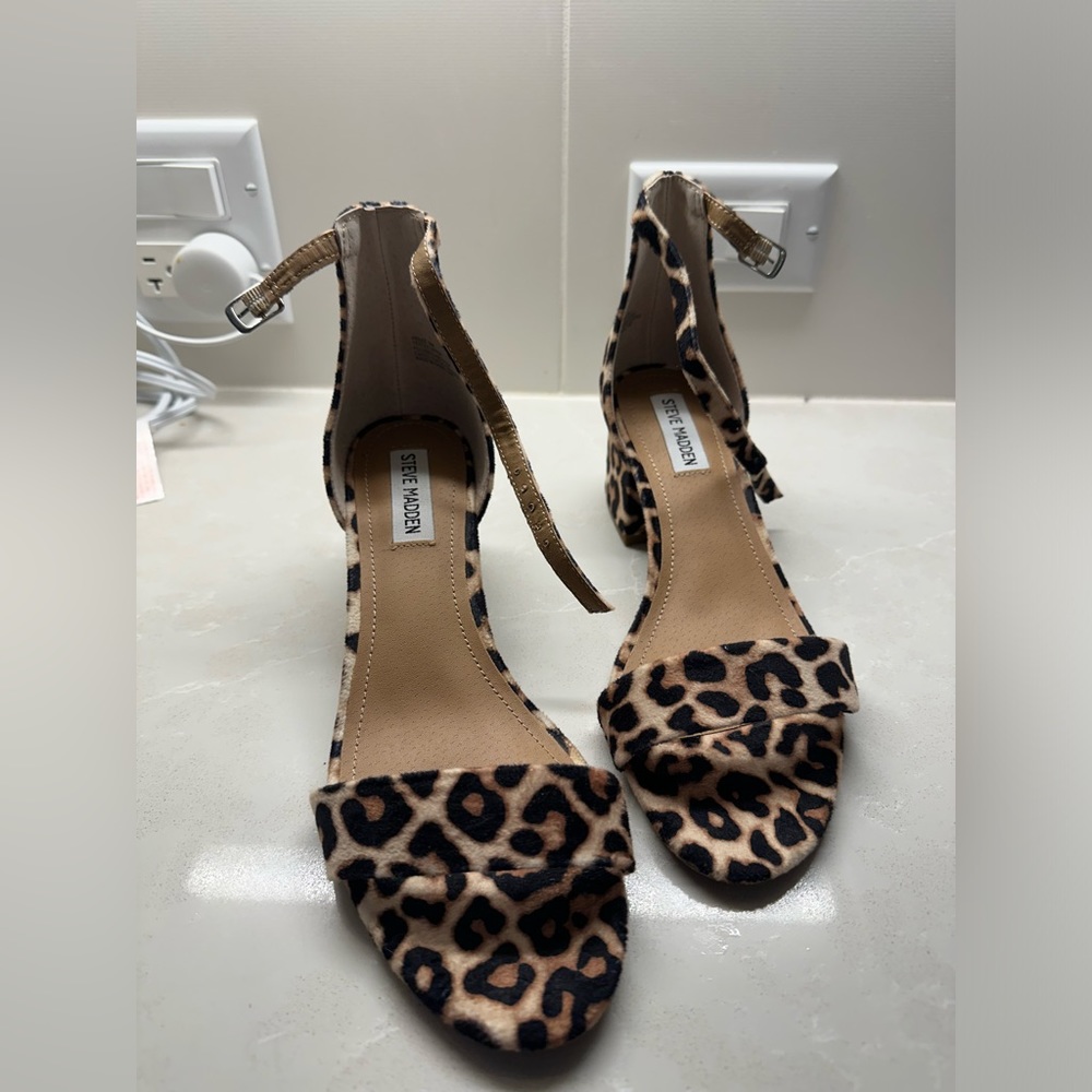 STEVE MADDEN- leopard suede heels